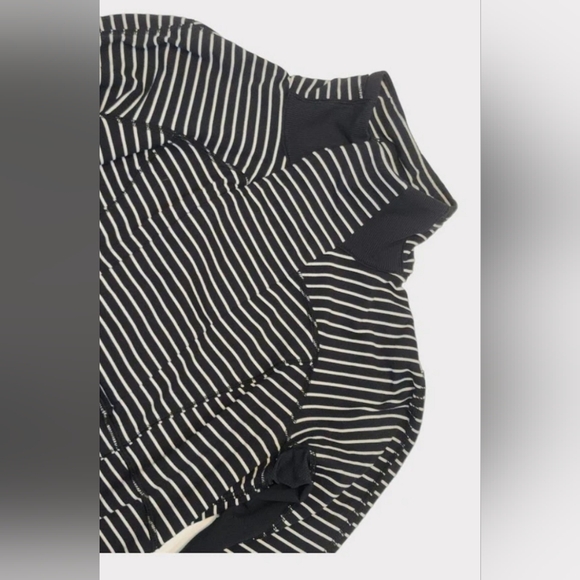 Size 6 - Lululemon Base Runner 1/2 Zip - Picture 2 of 3